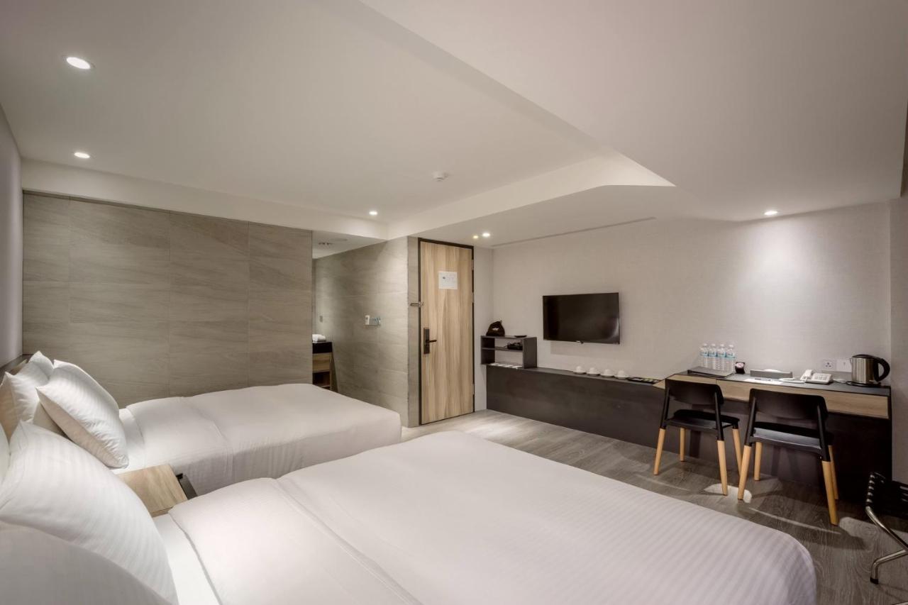 D D Hotel Tainan Buitenkant foto