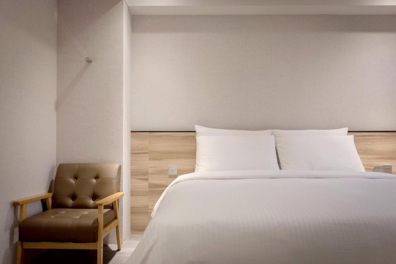 D D Hotel Tainan Buitenkant foto